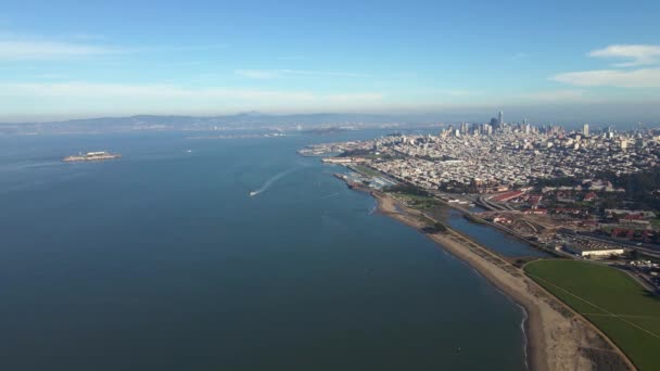 Vista Aérea Del Paisaje Urbano San Francisco Soleada California Rastreo — Vídeos de Stock