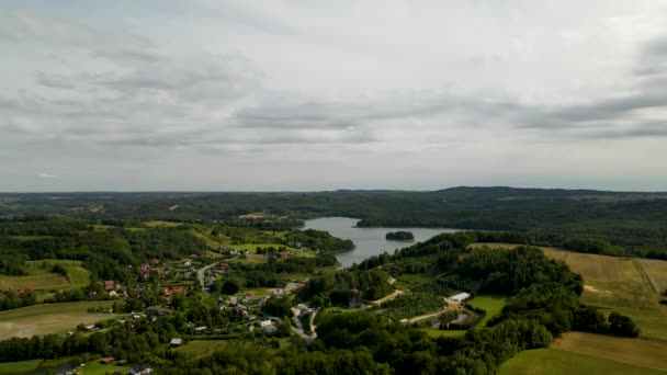 Brodno Wielkie Meerbuurt Met Eindeloos Groen Bos Polen Luchtfoto Bewolkte — Stockvideo