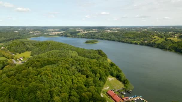 Lago Brodno Wielkie Principios Otoño Con Bosques Verdes Las Orillas — Vídeo de stock