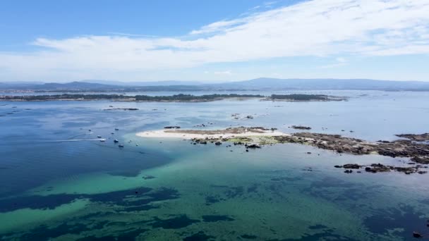 Arousa Nın Üstündeki Hava Yürüyüşü Galiçya Nın Areoso Adasına Doğru — Stok video