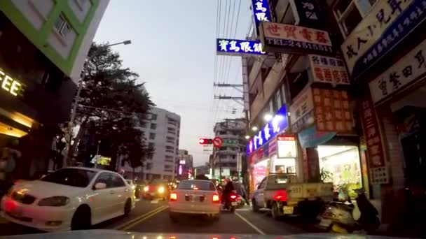 Conducción Taichung Taiwán Calles Noche Tablero Cámara Semáforo Con Scooters — Vídeos de Stock