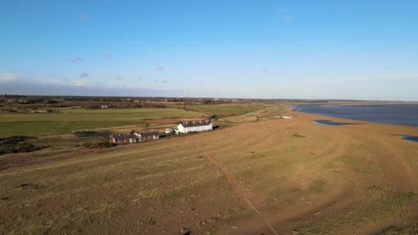 Aerial Drone View Shingle Street Suffolk Inglaterra Brillante Día Soleado — Vídeos de Stock