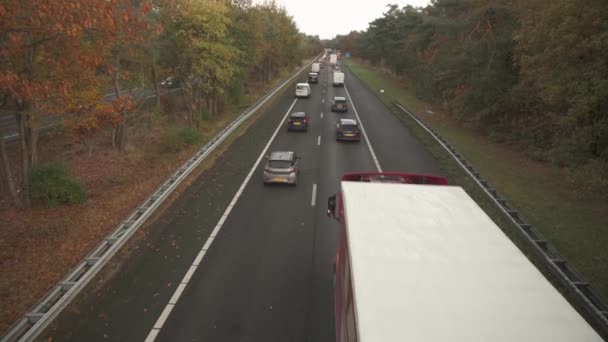 Hollanda Sonbahar Boyunca A28 Otoyolu Nda Kuzeye Giden Trafik Eğil — Stok video