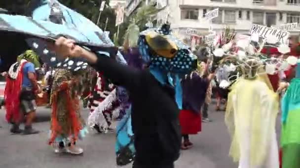 Portekizce Maskeli Kostümlü Insanlar Paulista Bulvarı Nda Iklim Değişikliğine Karşı — Stok video