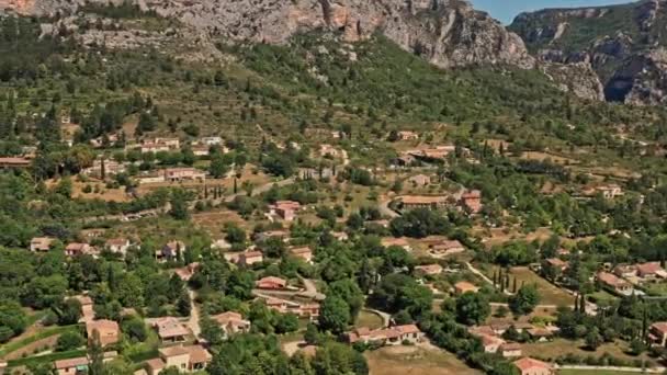 Moustiers Sainte Marie France Aerial Panoramic Pan Shot Drone Fly — Αρχείο Βίντεο