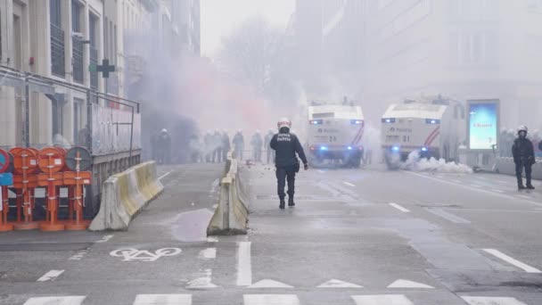 Protestdemonstratie Wordt Gewelddadig Brussel België — Stockvideo