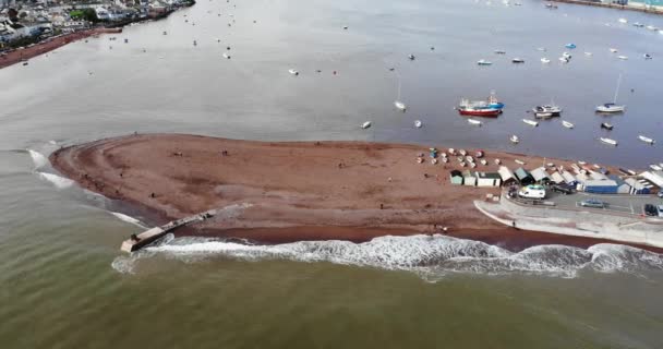 Vue Aérienne Des Vagues Écrasant Contre Plage Teignmouth Embouchure Rivière — Video