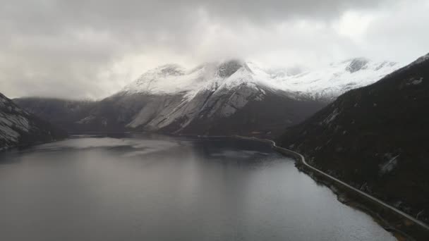 Snowy Stetind National Mountain Tysfjorden Winter Norway Aérien — Video