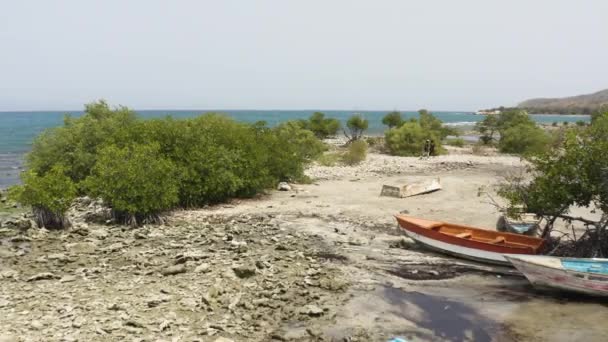 Aerial Boten Het Prachtige Strand Van Monte Rio Azua Dominicaanse — Stockvideo