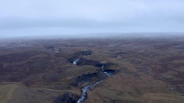 Achterwaartse Vlucht Vanuit Lucht Met Ijslandse Sela Rivier Noord Ijsland — Stockvideo