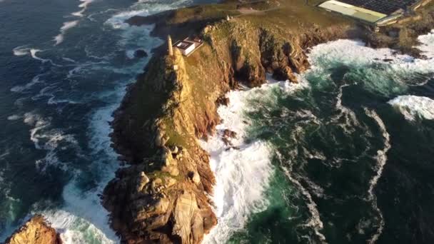 Imágenes Drones Puesta Sol Cima Del Faro Formación Rocas Del — Vídeo de stock