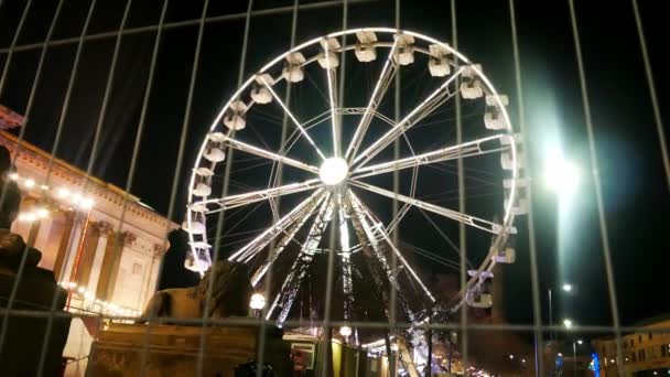 Ruota Panoramica Gigante Che Gira Notte Nella Piazza Della Hall — Video Stock