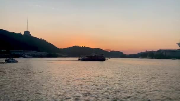 Utsikt Över Solnedgången Himlen Sett Utifrån Point State Park Pittsburgh — Stockvideo