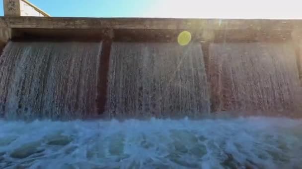 Entrada Agua Cascada Pantano España — Vídeos de Stock