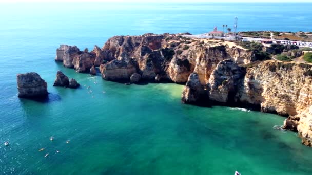 Algarve Deki Ponta Piedade Uçurumlarının Hava Görüntüsü Güneşli Sabah Işığı — Stok video