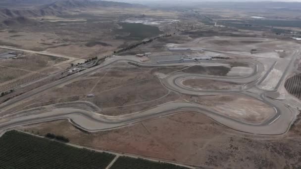 Almeria Racebaan Vanuit Een Hoge Hoek Volledig Uitzicht Stoffige Woestijn — Stockvideo