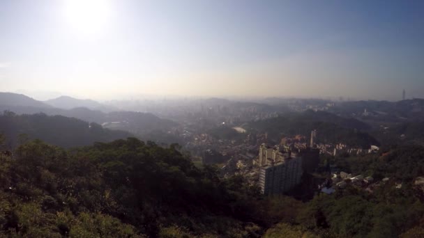 Taipei Város Szmogos Kilátás Gondola Megy Fel Dombon Lassított Felvétel — Stock videók