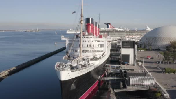 Partida Aérea Épica Queen Mary Com Navio Cruzeiro Submarino Russo — Vídeo de Stock