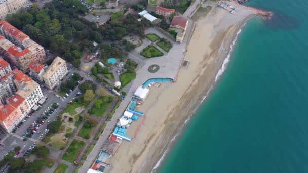 Vista Aérea Sobre Uma Praia Uma Fortaleza Cidade Savona Itália — Vídeo de Stock