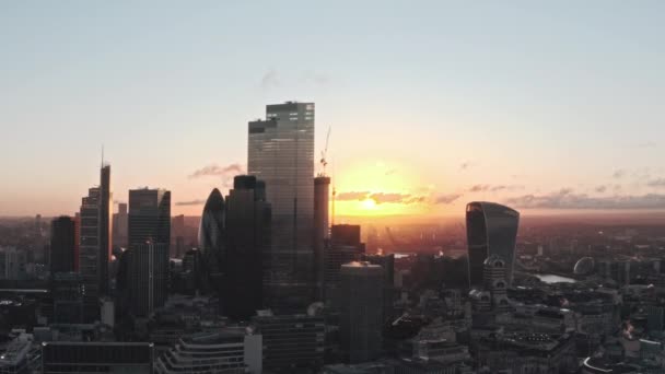 Cinematic Circling London Drone Shot Central Skyscraper Cluster Sunrise — Vídeo de Stock