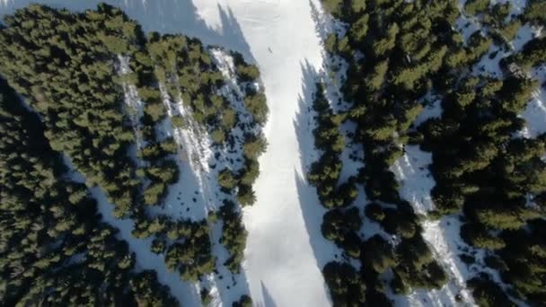 Drone Tiro Pico Nevado Pista Esquí Malyovitsa Bulgaria — Vídeo de stock