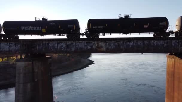 Comboio Carga Atravessando Ponte Ferroviária Tenbridge Perto Barragem Chickamauga Tennessee — Vídeo de Stock