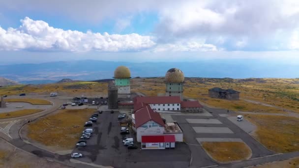 Veduta Aerea Del Drone Una Stazione Radar Sulla Cima Della — Video Stock