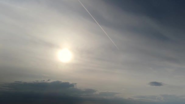 Trilha Avião Com Sol Quente Moody Dramatic Céu Irlandês Panela — Vídeo de Stock