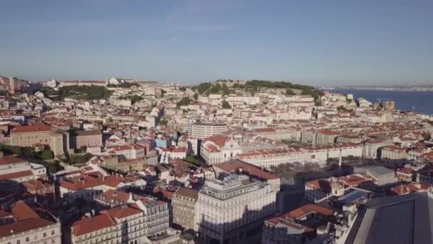 Drone Aéreo Volando Hacia Atrás Sobre Centro Ciudad Lisboa Portugal — Vídeos de Stock