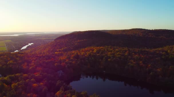Luftaufnahme Eines Herbstlichen Sonnenuntergangs Über Dem Schönen Gatineau Park — Stockvideo