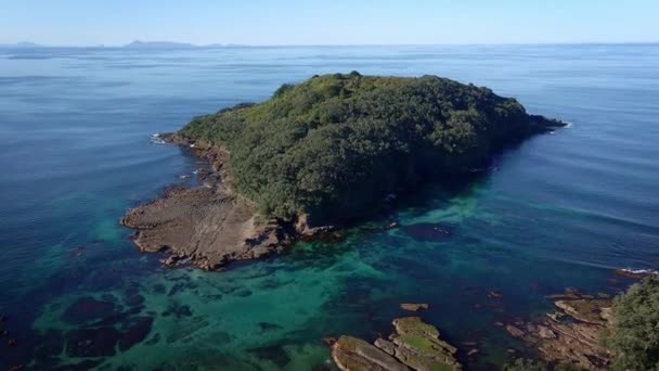 Ευρεία Φθίνουσα Εναέρια Ίδρυση Του Νησιού Goat Crystalline Marine Reserve — Αρχείο Βίντεο