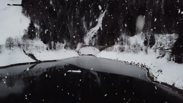 Majestuoso Camino Lateral Del Lago Invierno Suiza Durante Las Nevadas — Vídeos de Stock