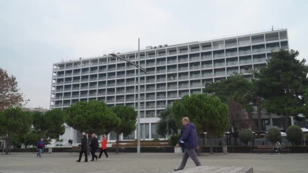 People Walking City Makedonia Palace — Stock Video