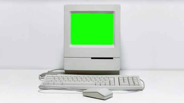 Computer Hoch Und Runterfahren Mit Glitch Und Green Screen Vintage — Stockvideo