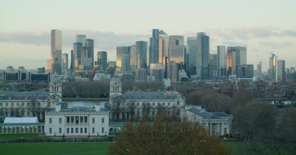 Eine Nahaufnahme Der Stadt London Bei Sonnenuntergang Von Einem Aussichtspunkt — Stockvideo