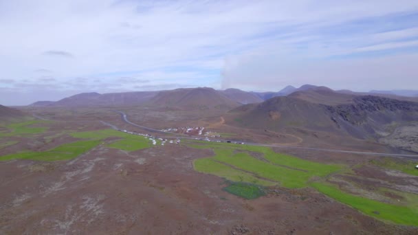 Cars Driving Road Mountain Landscape Geldingadalir Volcano Eruption Aerial — Stock Video