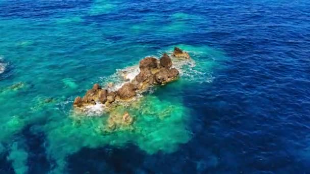 Бірюзовий Океан Скелі Пляжі Агія Елені Греції Аеростатичний — стокове відео