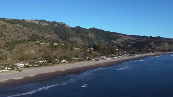 加利福尼亚湾地区斯丁森海滩和塔马尔派斯山的空中拍摄 — 图库视频影像