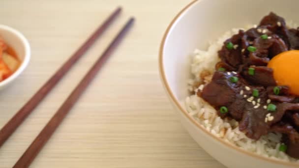 Rijst Met Soja Gearomatiseerd Varkensvlees Japanse Varkensvlees Donburi Kom Aziatische — Stockvideo
