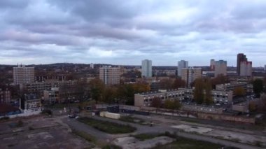 Gökyüzü manzaralı Doğu Londra belediye binası yüksek apartmanlı bloklar