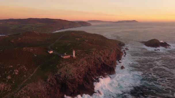 Farol Turístico Cabo Durante Pôr Sol Arial Tiro Voando Sobre — Vídeo de Stock