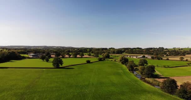 Flyg Bakåt Skott Engelska Countryside Vacker Solig Dag — Stockvideo