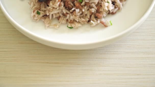 Arroz Frito Con Aceitunas Chinas Cerdo Picado Estilo Comida Asiática — Vídeos de Stock