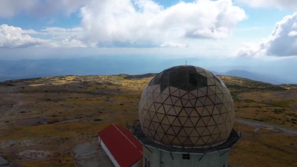 Vista Aérea Drones Torno Antiga Cúpula Observatório Topo Serra Estrela — Vídeo de Stock