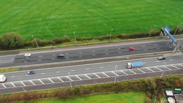 Aerial View Busy Motorway Traffic Vehicles Driving Speed Pan Left — Stock Video