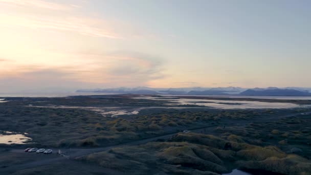 Letecký Panorama Záběr Krásné Icelandské Krajiny Vestrahorn Hory Sopečná Pláž — Stock video