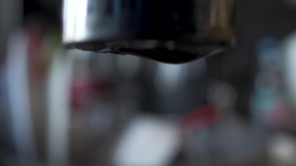 Eau Qui Coule Plusieurs Reprises Robinet Qui Fuit — Video