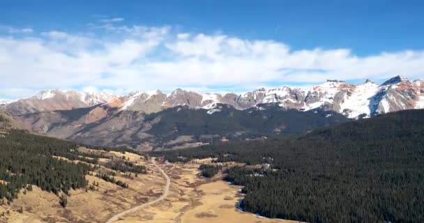 Time Lapse Video Montagne Rocciose Del Colorado Con Nuvole Strada — Video Stock