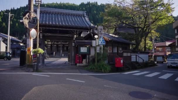 岐阜県郡上八幡の通りにある寺院 — ストック動画