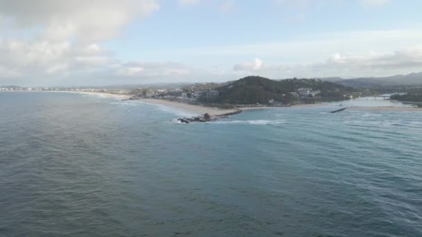 Currumbin Point Med Lillson Beach Nära Palm Beach Gold Coast — Stockvideo